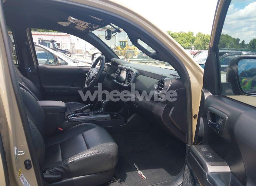 Photo 5 of 2017 Toyota Tacoma TRD OFF ROAD (VIN 5TFCZ5AN7HX102067)