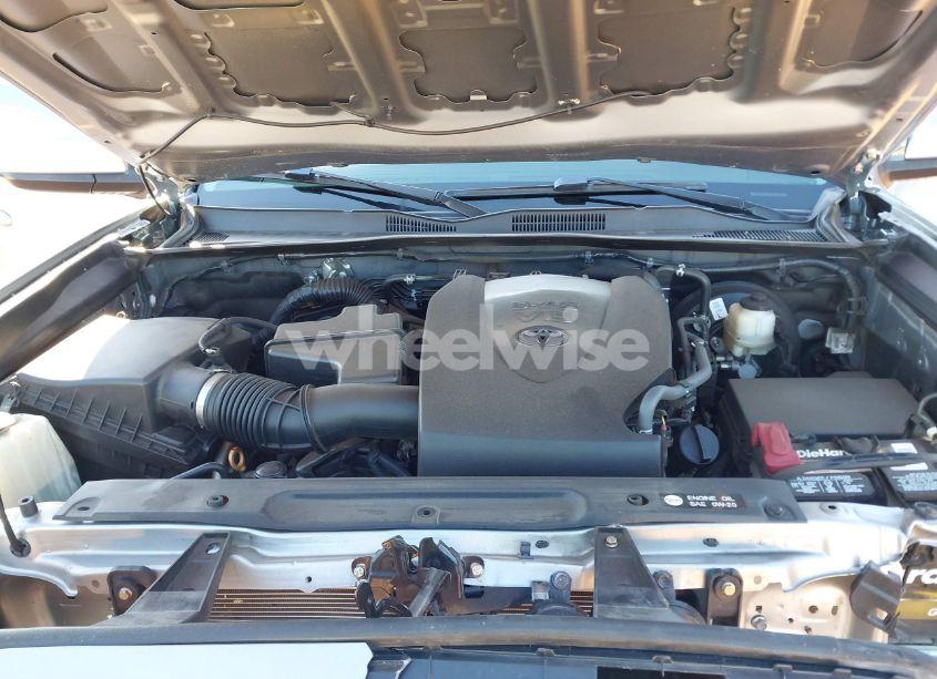 Photo 10 of 2018 Toyota Tacoma SR5 V6 (VIN 5TFCZ5AN7JX125970)