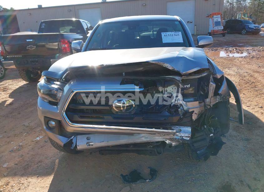 Photo 12 of 2018 Toyota Tacoma SR5 V6 (VIN 5TFCZ5AN7JX125970)