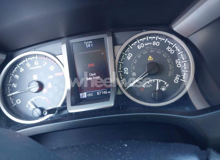 Photo 15 of 2018 Toyota Tacoma SR5 V6 (VIN 5TFCZ5AN7JX125970)