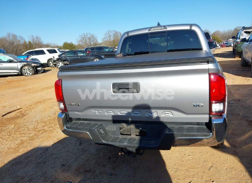 Photo 16 of 2018 Toyota Tacoma SR5 V6 (VIN 5TFCZ5AN7JX125970)