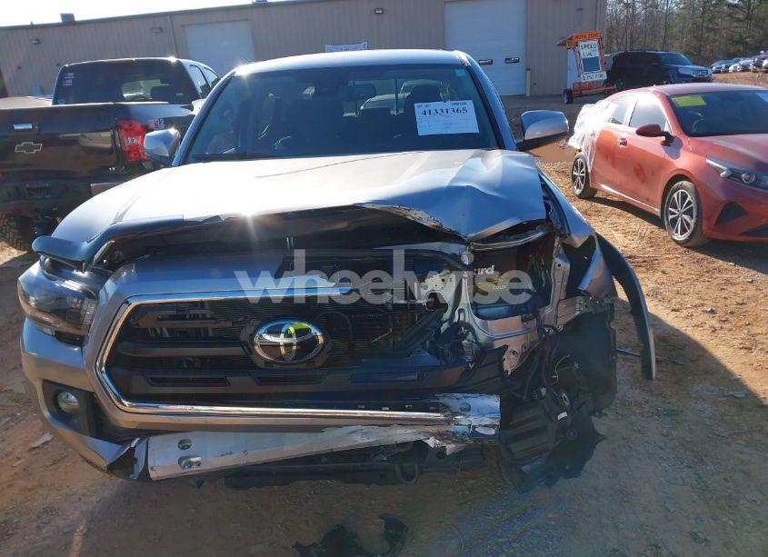 Photo 17 of 2018 Toyota Tacoma SR5 V6 (VIN 5TFCZ5AN7JX125970)