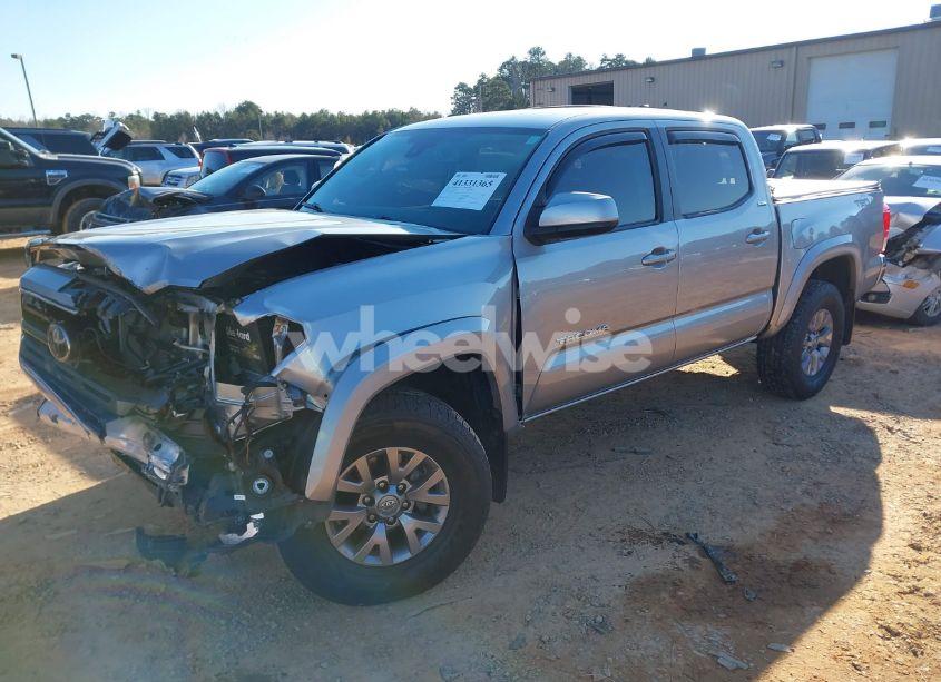 Photo 2 of 2018 Toyota Tacoma SR5 V6 (VIN 5TFCZ5AN7JX125970)