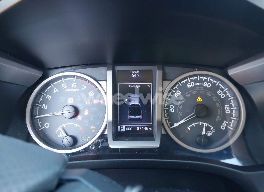 Photo 7 of 2018 Toyota Tacoma SR5 V6 (VIN 5TFCZ5AN7JX125970)