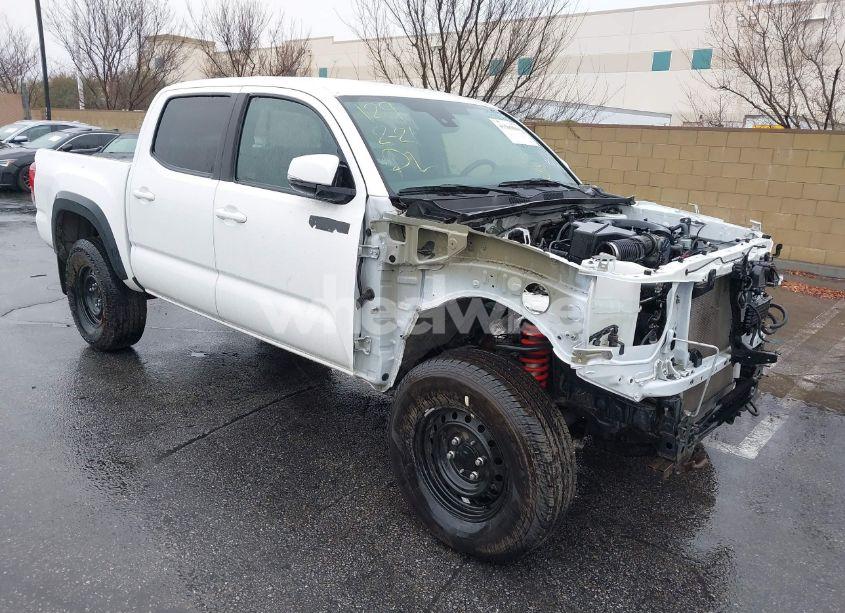 2018 Toyota Tacoma TRD PRO (VIN 5TFCZ5AN7JX135415) main photo