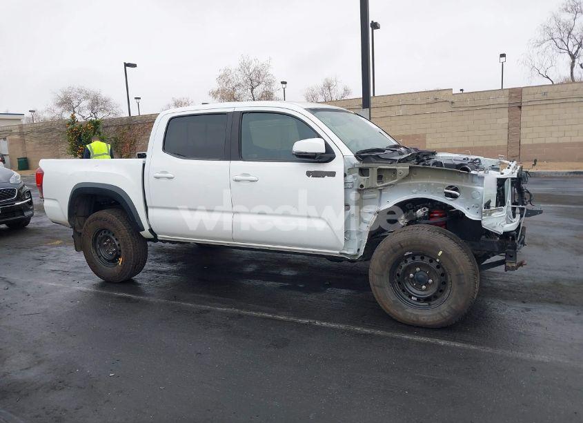 Photo 14 of 2018 Toyota Tacoma TRD PRO (VIN 5TFCZ5AN7JX135415)