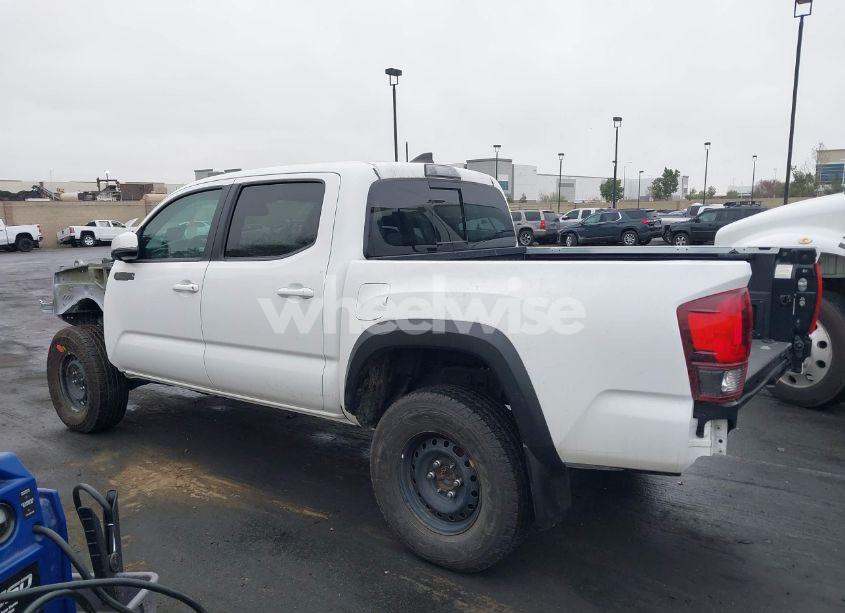 Photo 15 of 2018 Toyota Tacoma TRD PRO (VIN 5TFCZ5AN7JX135415)