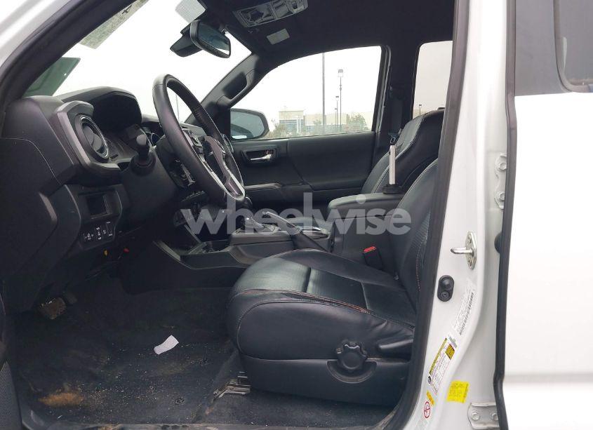 Photo 5 of 2018 Toyota Tacoma TRD PRO (VIN 5TFCZ5AN7JX135415)