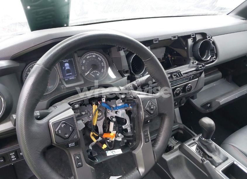 Photo 6 of 2018 Toyota Tacoma TRD PRO (VIN 5TFCZ5AN7JX135415)