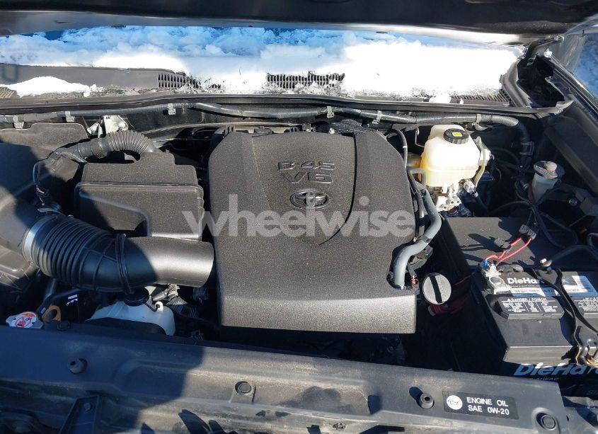 Photo 10 of 2018 Toyota Tacoma TRD OFF ROAD (VIN 5TFCZ5AN7JX142672)