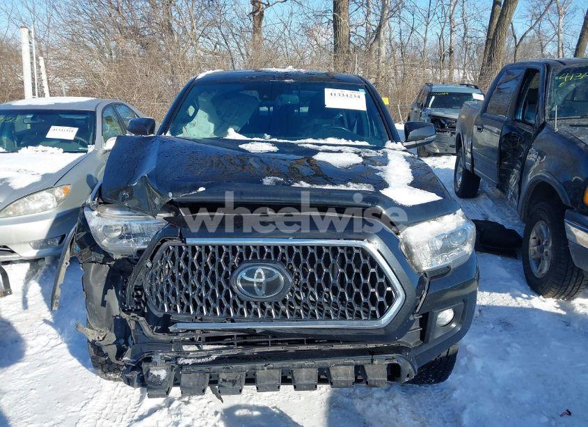 Photo 13 of 2018 Toyota Tacoma TRD OFF ROAD (VIN 5TFCZ5AN7JX142672)