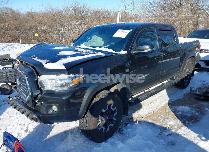 Photo 2 of 2018 Toyota Tacoma TRD OFF ROAD (VIN 5TFCZ5AN7JX142672)