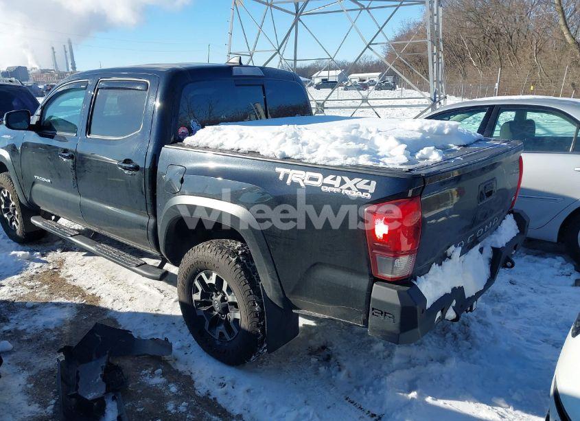 Photo 3 of 2018 Toyota Tacoma TRD OFF ROAD (VIN 5TFCZ5AN7JX142672)