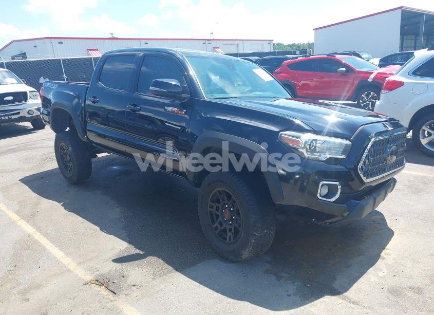 2018 Toyota Tacoma TRD OFF ROAD (VIN 5TFCZ5AN7JX158368) main photo