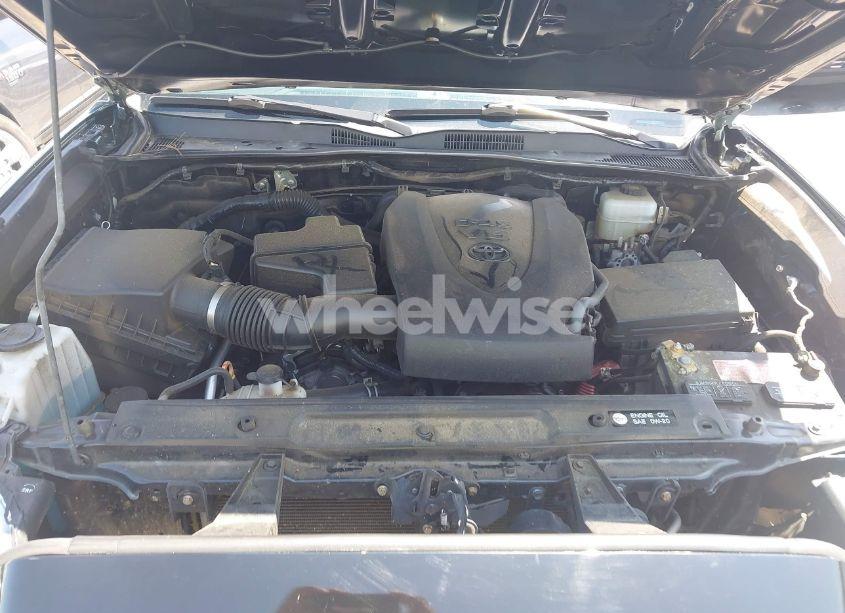 Photo 10 of 2018 Toyota Tacoma TRD OFF ROAD (VIN 5TFCZ5AN7JX158368)