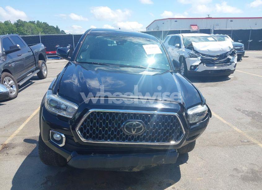 Photo 11 of 2018 Toyota Tacoma TRD OFF ROAD (VIN 5TFCZ5AN7JX158368)