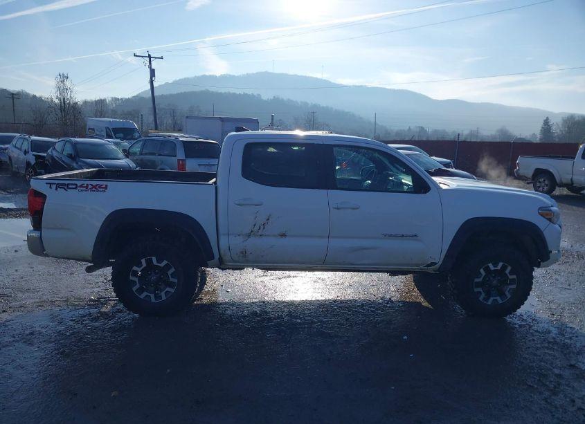 Photo 11 of 2019 Toyota Tacoma TRD OFF ROAD (VIN 5TFCZ5AN7KX190108)