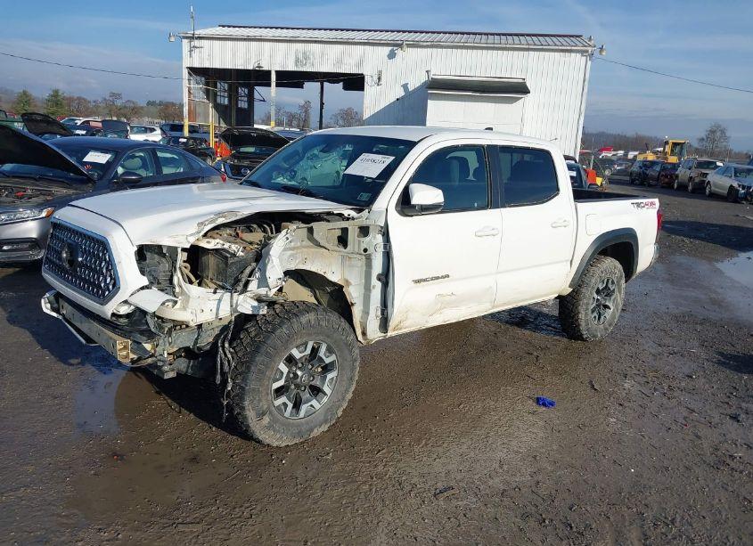 Photo 2 of 2019 Toyota Tacoma TRD OFF ROAD (VIN 5TFCZ5AN7KX190108)