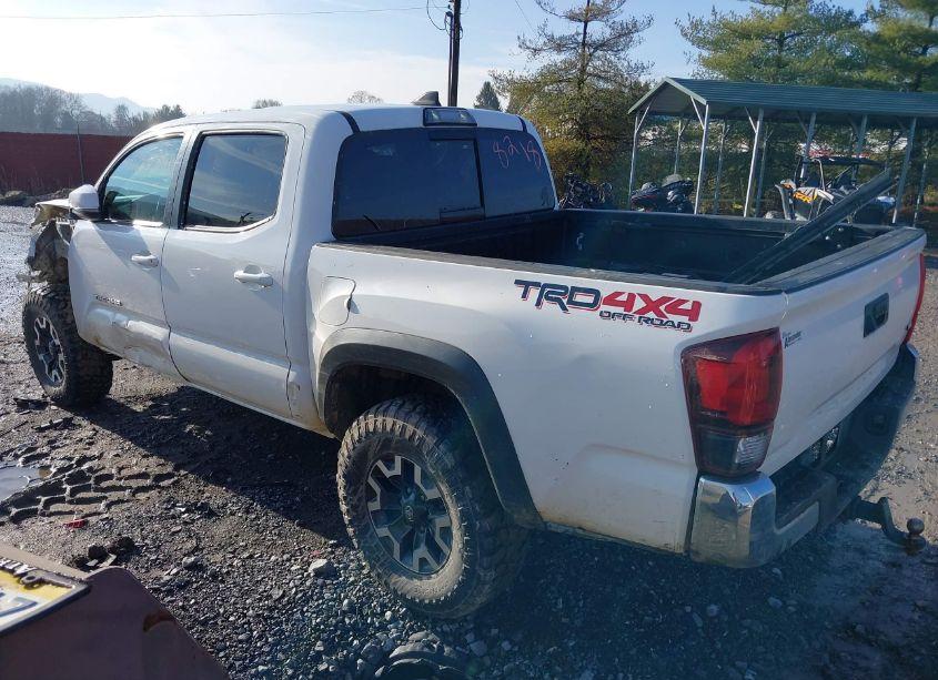 Photo 3 of 2019 Toyota Tacoma TRD OFF ROAD (VIN 5TFCZ5AN7KX190108)