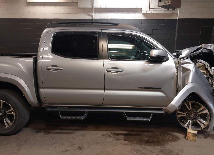 Photo 13 of 2019 Toyota Tacoma TRD SPORT (VIN 5TFCZ5AN7KX199164)