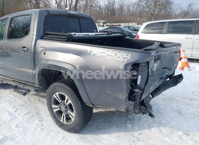 Photo 18 of 2016 Toyota Tacoma TRD SPORT (VIN 5TFCZ5AN8GX040659)