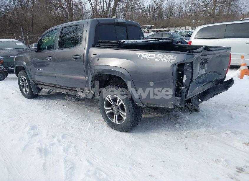 Photo 3 of 2016 Toyota Tacoma TRD SPORT (VIN 5TFCZ5AN8GX040659)