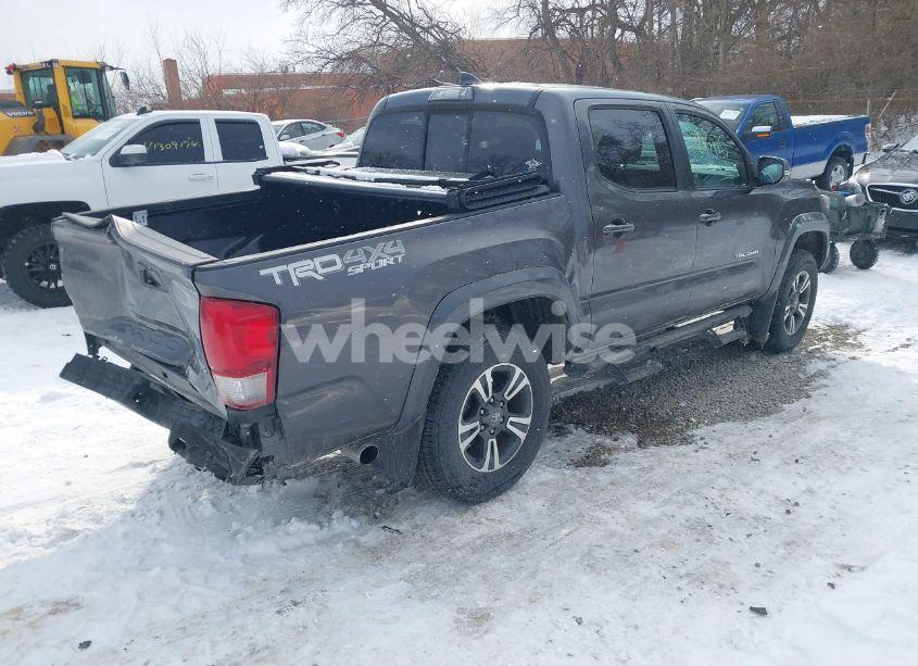 Photo 4 of 2016 Toyota Tacoma TRD SPORT (VIN 5TFCZ5AN8GX040659)