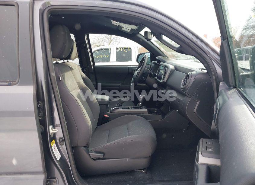 Photo 5 of 2016 Toyota Tacoma TRD SPORT (VIN 5TFCZ5AN8GX040659)