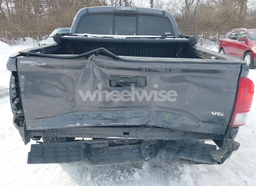 Photo 6 of 2016 Toyota Tacoma TRD SPORT (VIN 5TFCZ5AN8GX040659)
