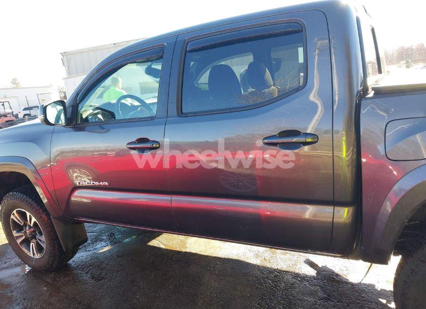 Photo 14 of 2017 Toyota Tacoma TRD SPORT (VIN 5TFCZ5AN8HX115927)