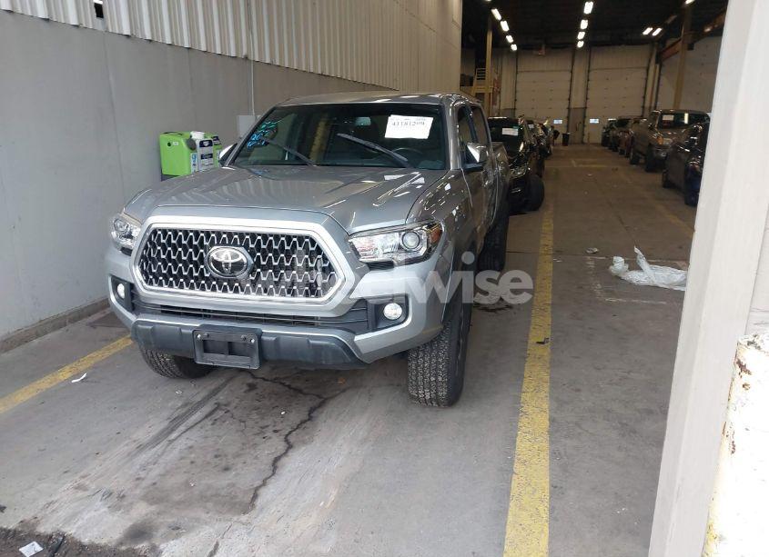 Photo 2 of 2019 Toyota Tacoma TRD OFF ROAD (VIN 5TFCZ5AN8KX205263)