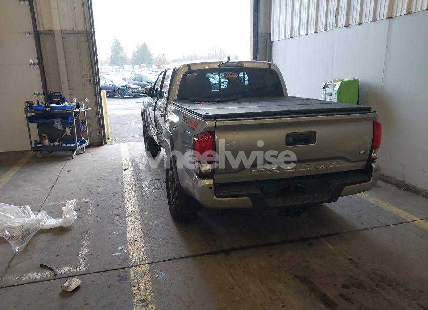 Photo 3 of 2019 Toyota Tacoma TRD OFF ROAD (VIN 5TFCZ5AN8KX205263)