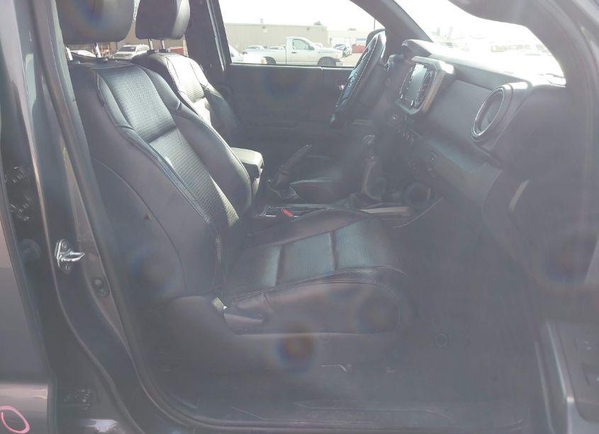 Photo 5 of 2020 Toyota Tacoma TRD OFF-ROAD (VIN 5TFCZ5AN8LX230231)