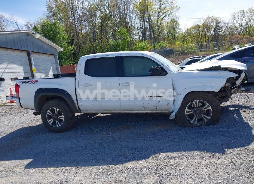 Photo 13 of 2017 Toyota Tacoma TRD SPORT (VIN 5TFCZ5AN9HX061330)