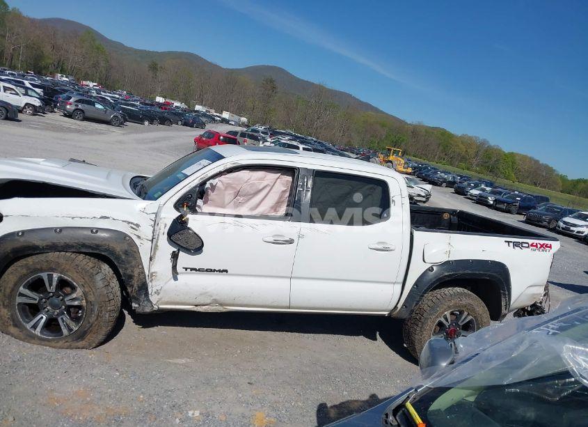 Photo 14 of 2017 Toyota Tacoma TRD SPORT (VIN 5TFCZ5AN9HX061330)