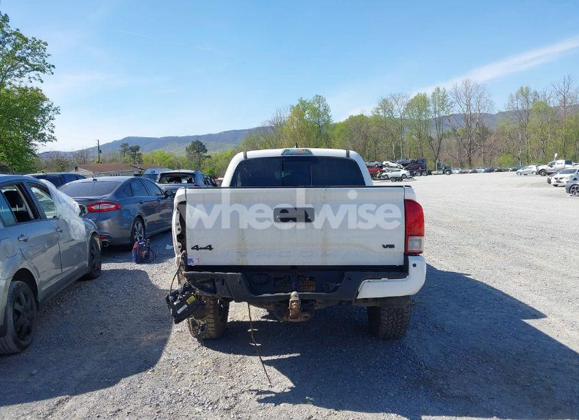 Photo 16 of 2017 Toyota Tacoma TRD SPORT (VIN 5TFCZ5AN9HX061330)