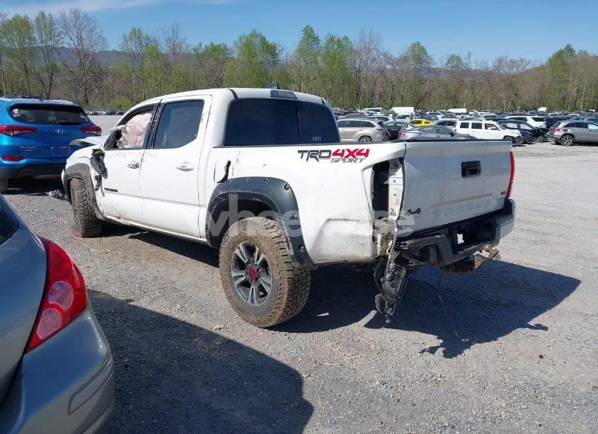 Photo 3 of 2017 Toyota Tacoma TRD SPORT (VIN 5TFCZ5AN9HX061330)