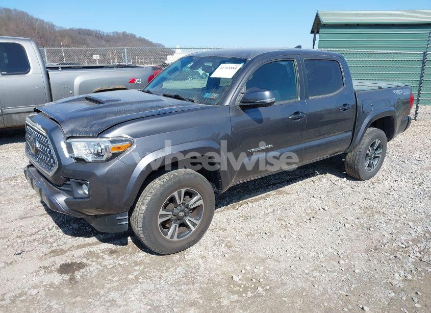 Photo 2 of 2018 Toyota Tacoma TRD SPORT (VIN 5TFCZ5AN9JX123749)