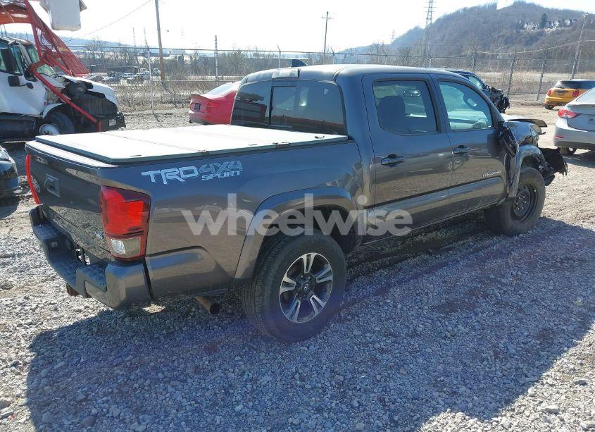 Photo 4 of 2018 Toyota Tacoma TRD SPORT (VIN 5TFCZ5AN9JX123749)