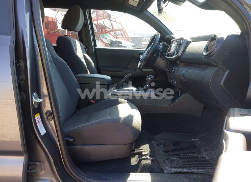 Photo 5 of 2018 Toyota Tacoma TRD SPORT (VIN 5TFCZ5AN9JX123749)