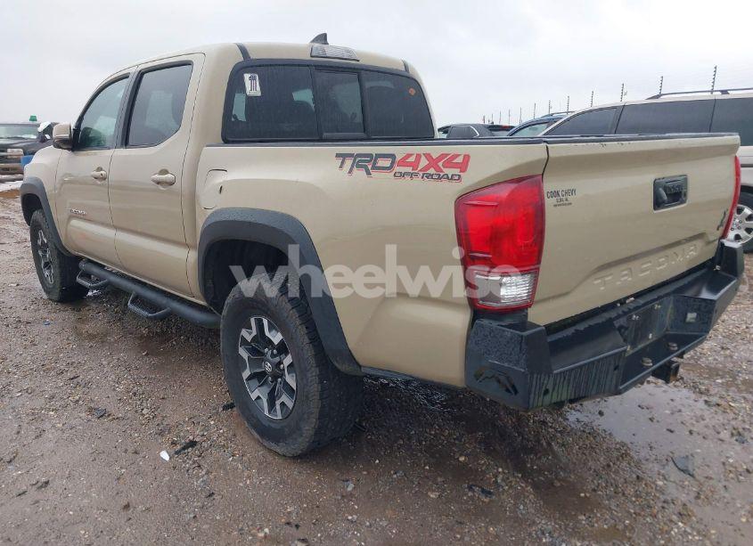 Photo 3 of 2016 Toyota Tacoma TRD OFF ROAD (VIN 5TFCZ5ANXGX012426)