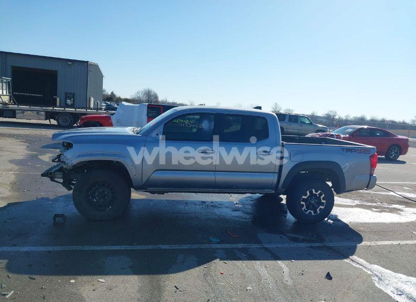 Photo 15 of 2016 Toyota Tacoma TRD OFF ROAD (VIN 5TFCZ5ANXGX017531)