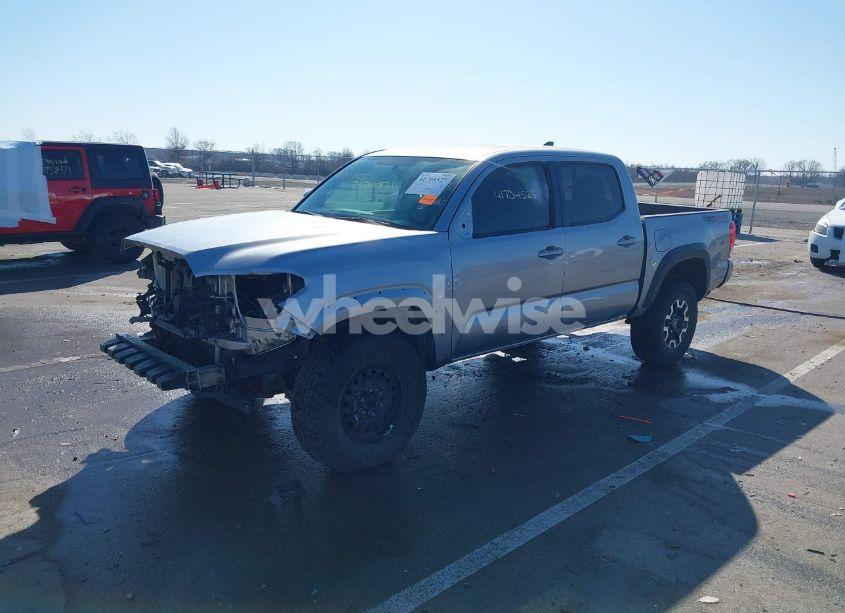Photo 2 of 2016 Toyota Tacoma TRD OFF ROAD (VIN 5TFCZ5ANXGX017531)