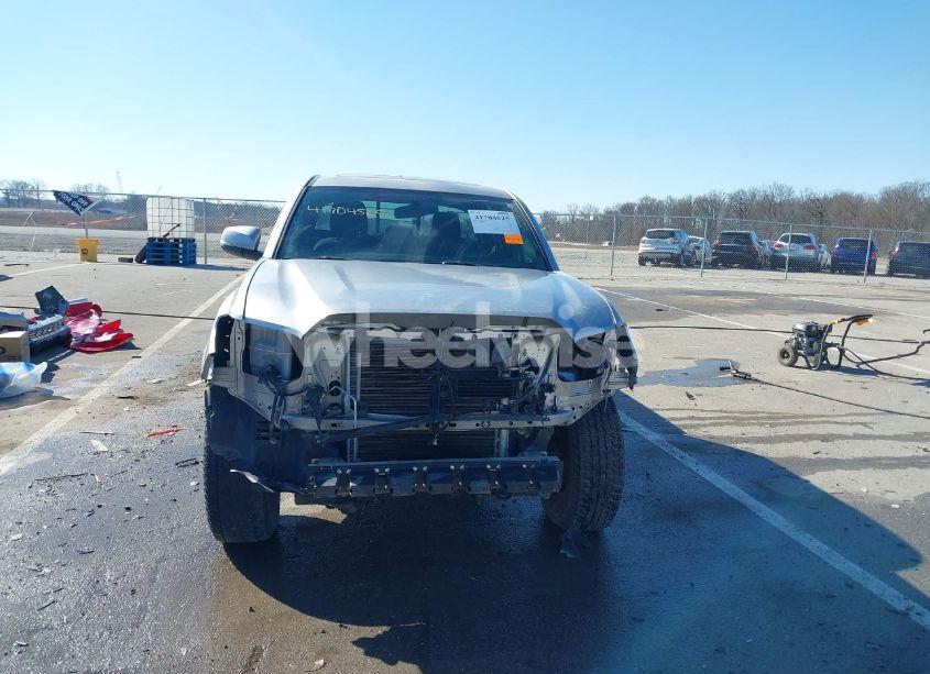 Photo 6 of 2016 Toyota Tacoma TRD OFF ROAD (VIN 5TFCZ5ANXGX017531)