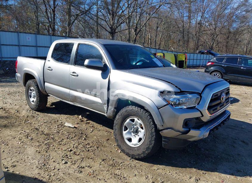 2017 Toyota Tacoma SR5 V6 (VIN 5TFCZ5ANXHX049879) main photo