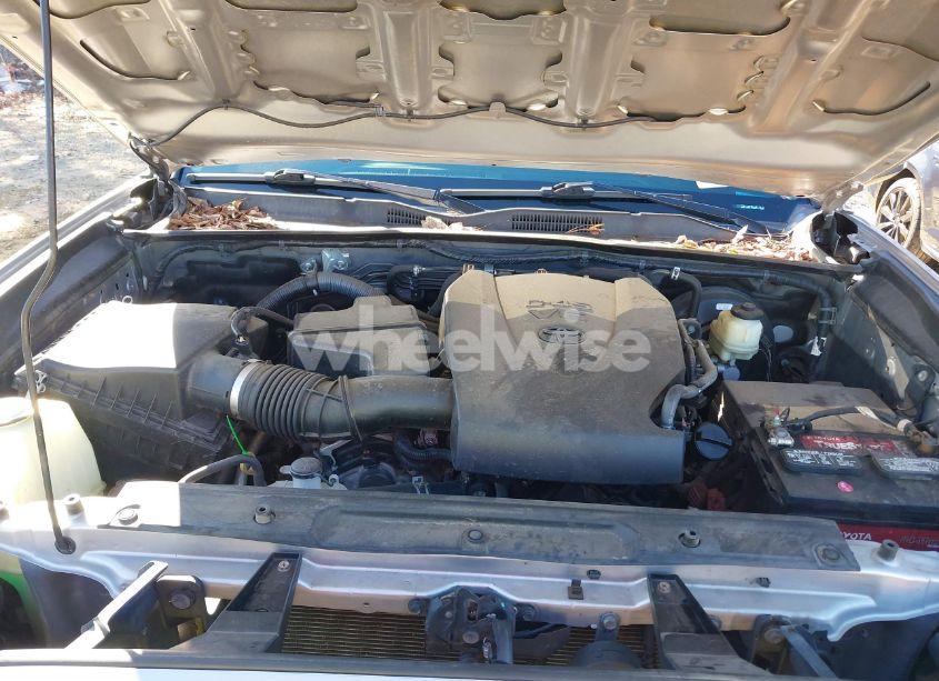 Photo 10 of 2017 Toyota Tacoma SR5 V6 (VIN 5TFCZ5ANXHX049879)