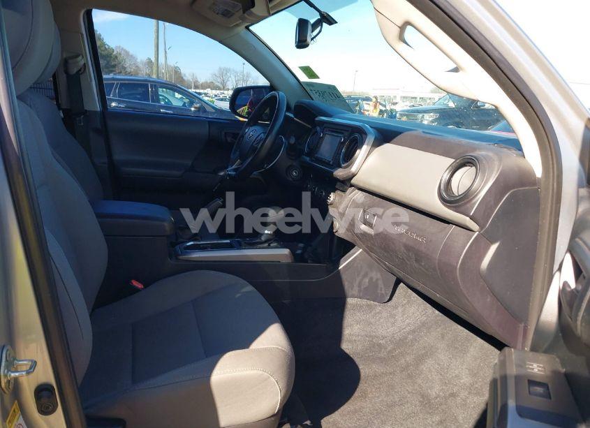 Photo 5 of 2017 Toyota Tacoma SR5 V6 (VIN 5TFCZ5ANXHX049879)