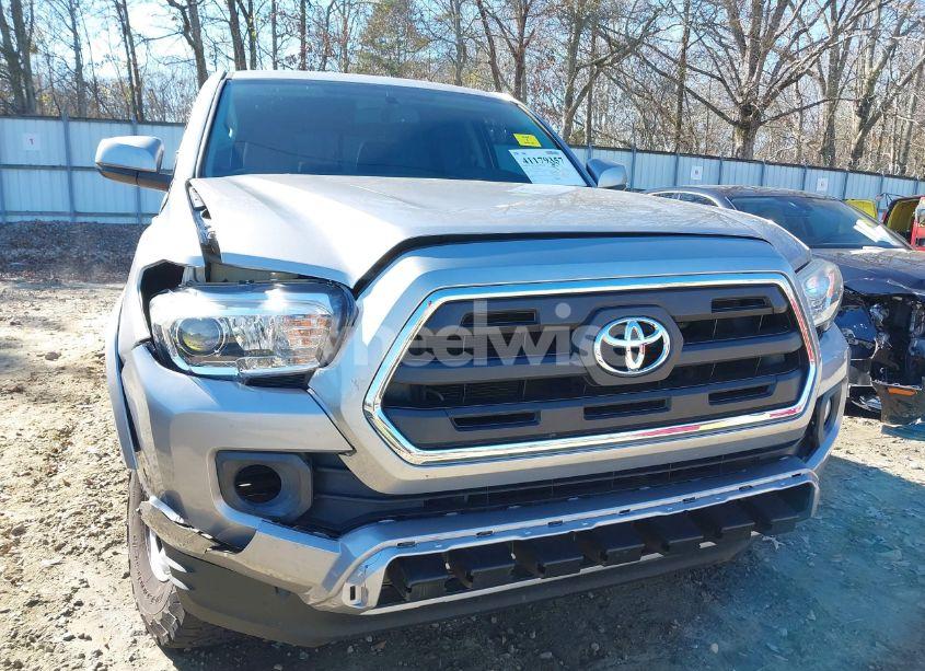 Photo 6 of 2017 Toyota Tacoma SR5 V6 (VIN 5TFCZ5ANXHX049879)