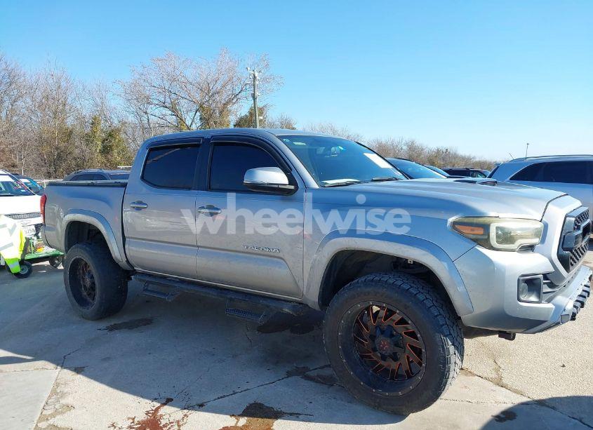 Photo 13 of 2017 Toyota Tacoma TRD SPORT (VIN 5TFCZ5ANXHX078377)