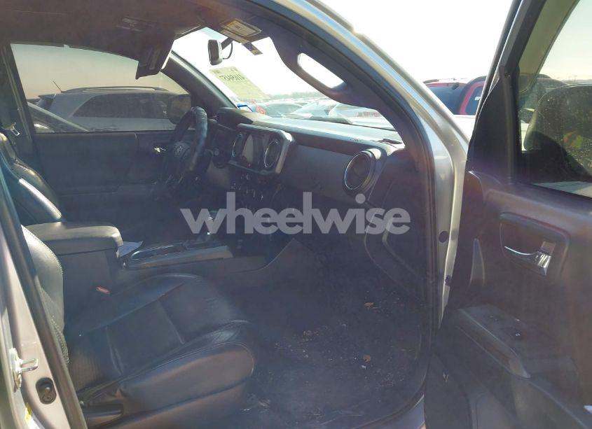 Photo 5 of 2017 Toyota Tacoma TRD SPORT (VIN 5TFCZ5ANXHX078377)